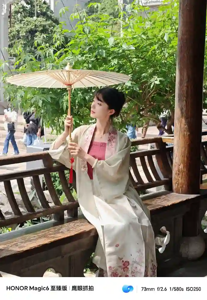 暴雨中的城市街道